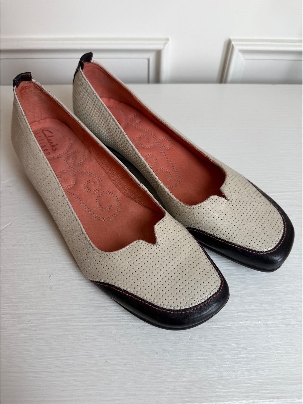 Clarks Artisan Leather Two-Tone Ballet Flats Size 7.5M